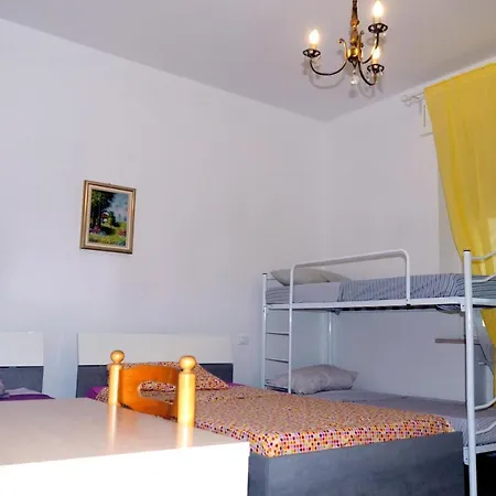 Noemi & Julienne Bed & Breakfast 3*
