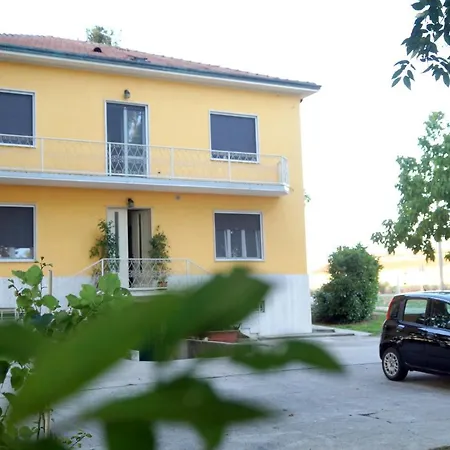 Nocleg ze śniadaniem Noemi & Julienne 3*